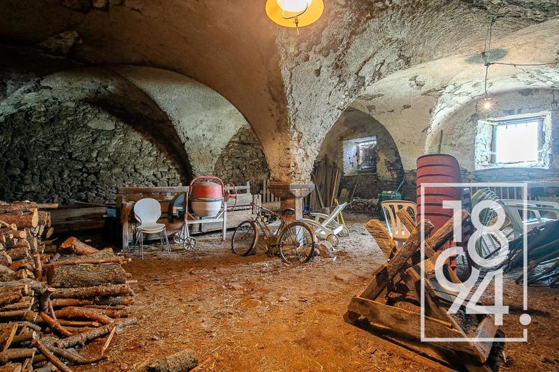 Maison - 300 m² - 4 pièces