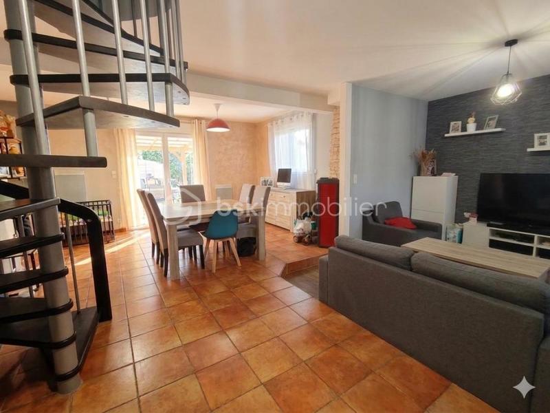 Maison - 104 m² - 6 pièces