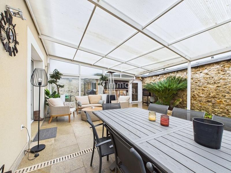 Maison - 378 m² - 7 pièces