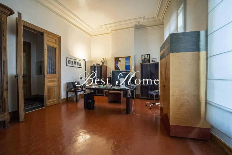 Maison - 245 m² - 8 pièces