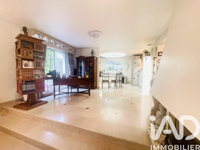 Maison - 180 m² - 8 pièces