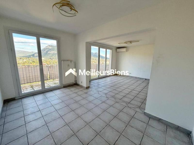 Appartement - 81 m² - 5 pièces