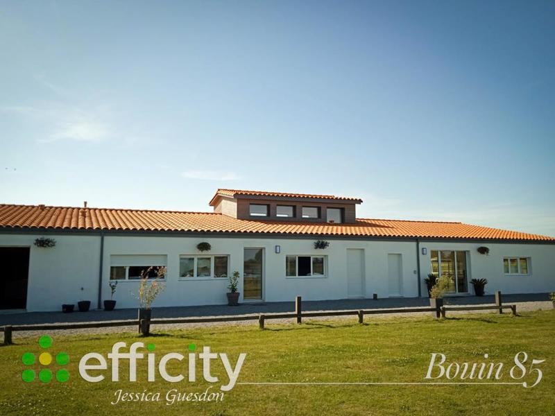 Maison - 270 m² - 11 pièces