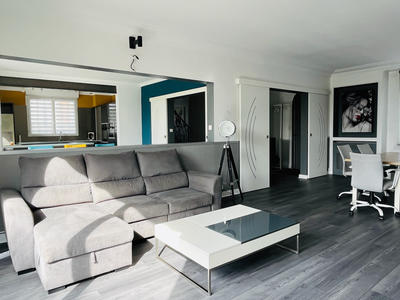 Maison - 196 m² - 9 pièces