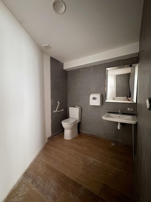 Local commercial - 64 m² - 2 pièces