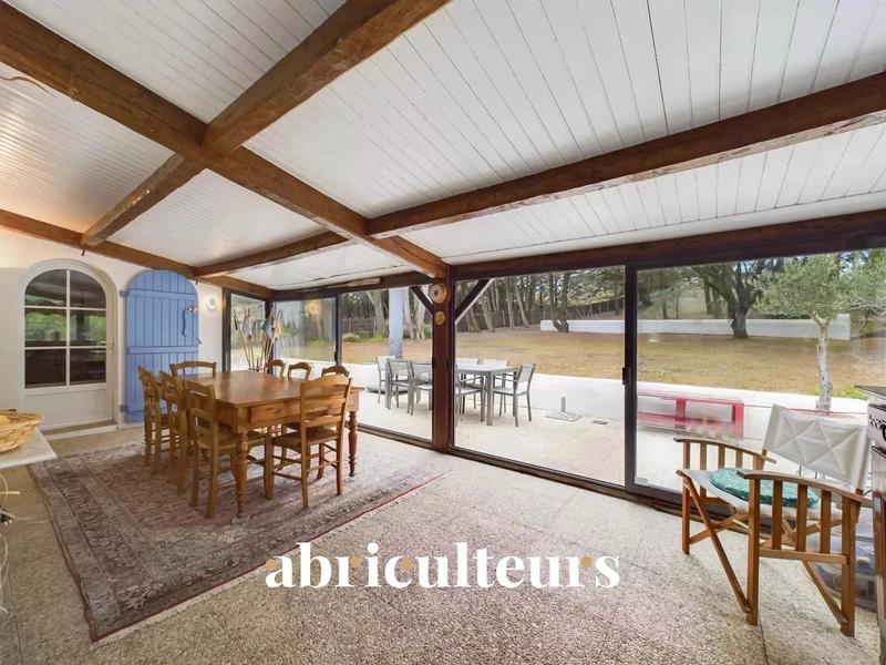 Maison - 235 m² - 8 pièces