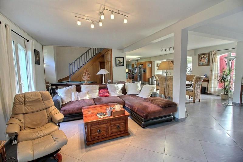 Villa - 250 m² - 6 pièces