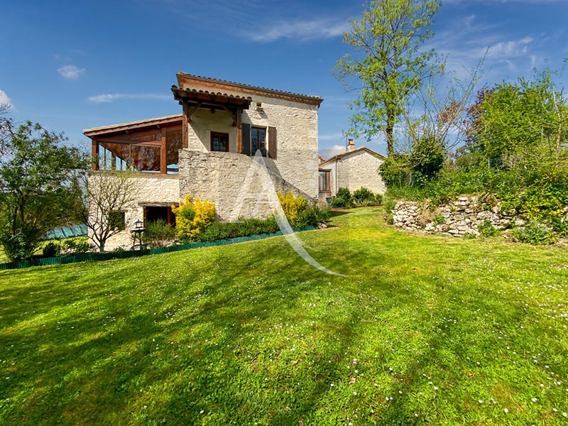 Maison - 200 m² - 8 pièces