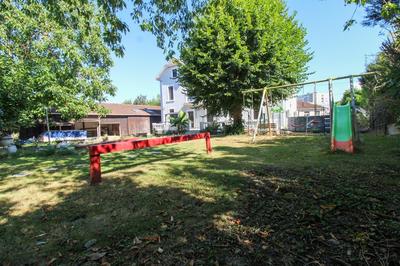 Maison - 251 m² - 12 pièces