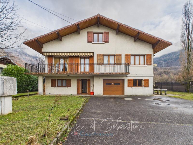 Maison - 161 m² - 8 pièces