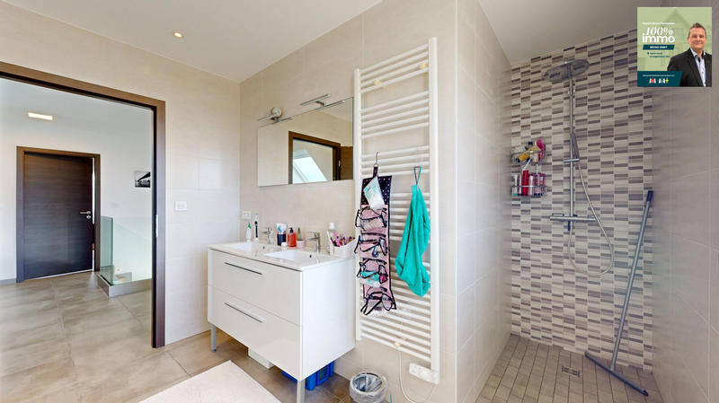 Maison - 222 m² - 7 pièces