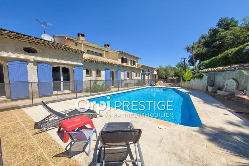 Maison - 280 m² - 14 pièces