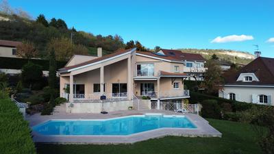 Villa - 262 m² - 9 pièces
