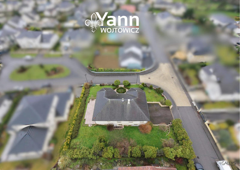 Maison - 231 m² - 7 pièces