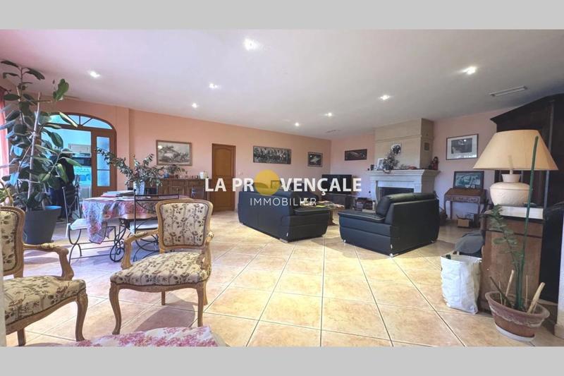 Maison - 290 m² - 9 pièces