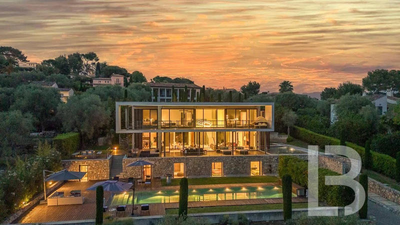 Maison - 480 m² - 8 pièces