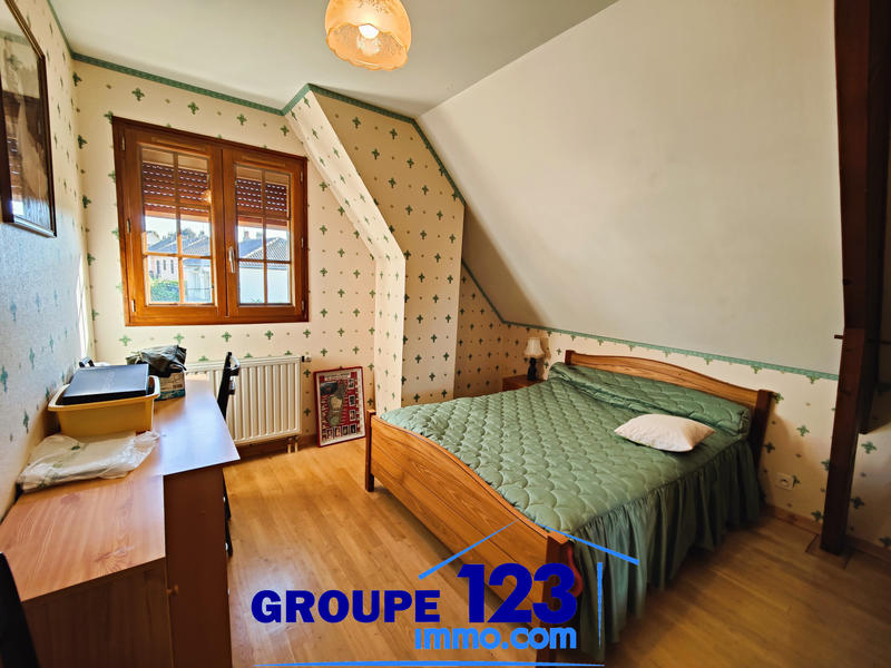 Maison - 182 m² - 9 pièces