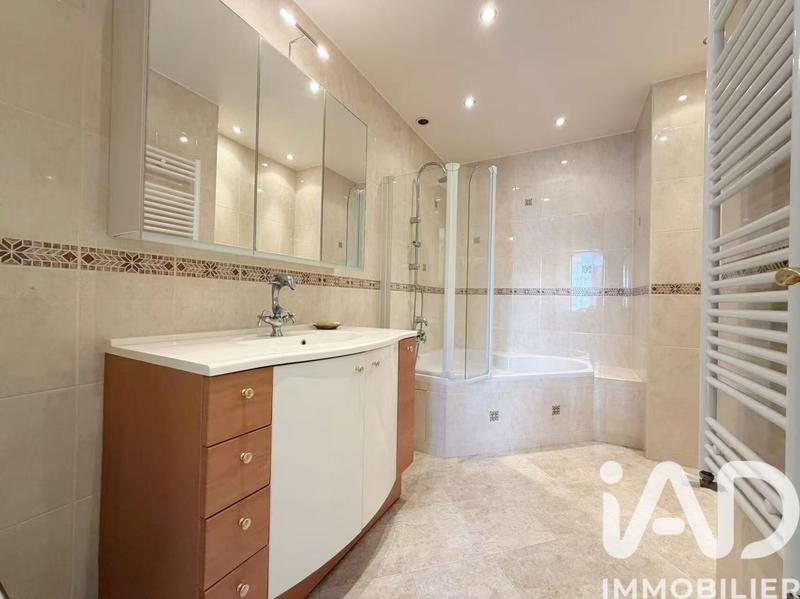 Maison - 226 m² - 9 pièces