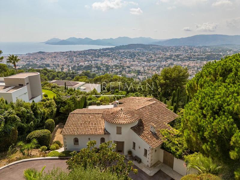 Villa - 319 m² - 7 pièces