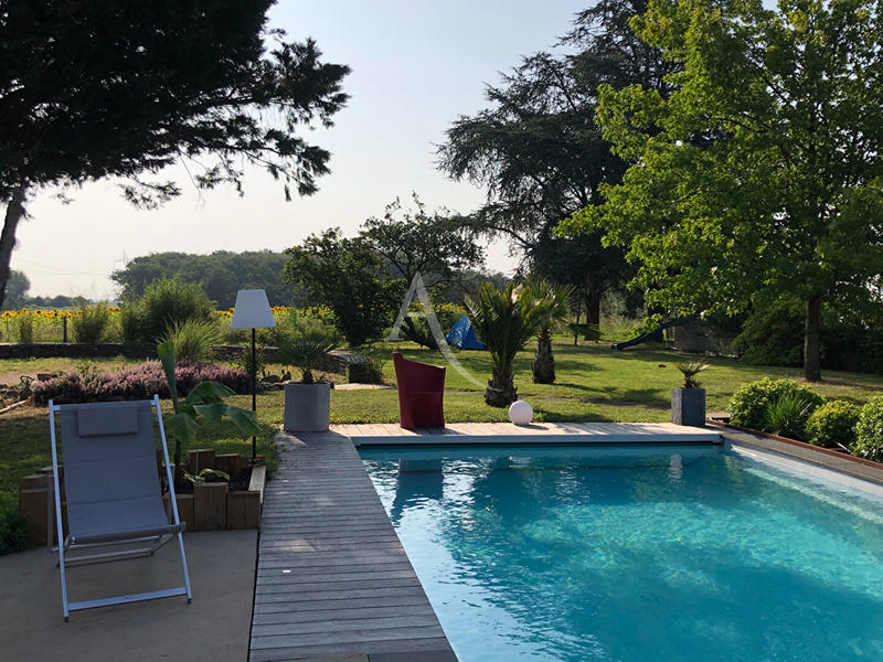 Villa - 211 m² - 6 pièces