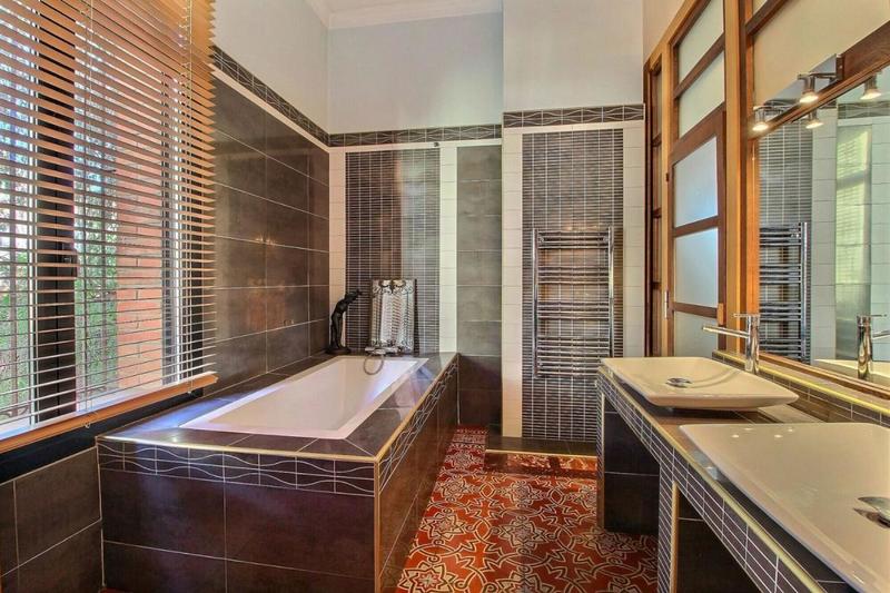 Maison de maîtres - 305 m² - 12 pièces