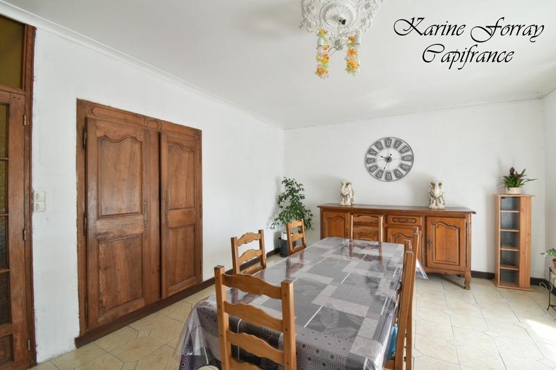 Maison traditionnelle - 277 m² - 12 pièces