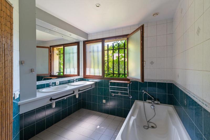 Maison - 170 m² - 9 pièces