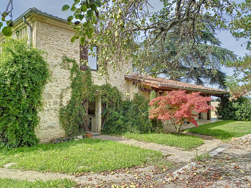 Maison - 273 m² - 10 pièces