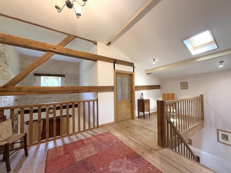 Maison - 360 m² - 8 pièces