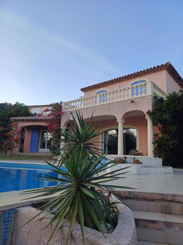 Villa - 165 m² - 8 pièces