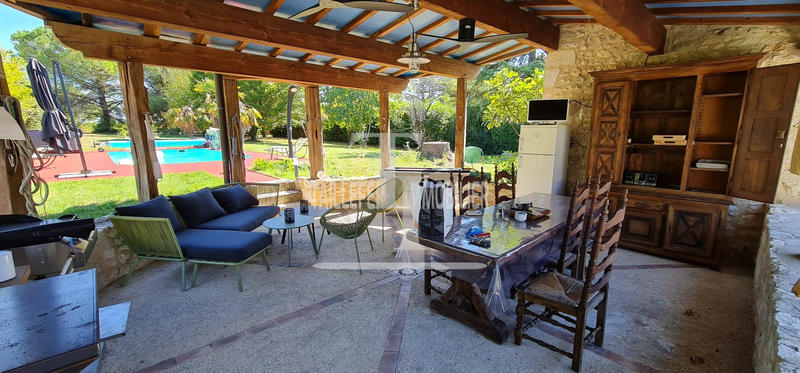 Maison - 252 m² - 9 pièces