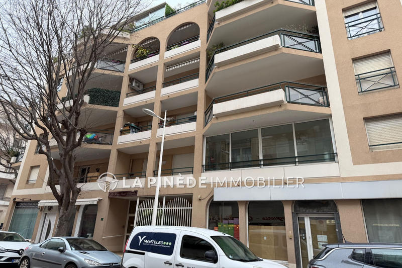 Parking / Garage - 12 m²