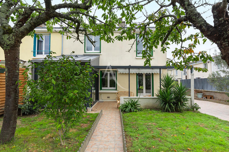 Maison - 90 m² - 4 pièces