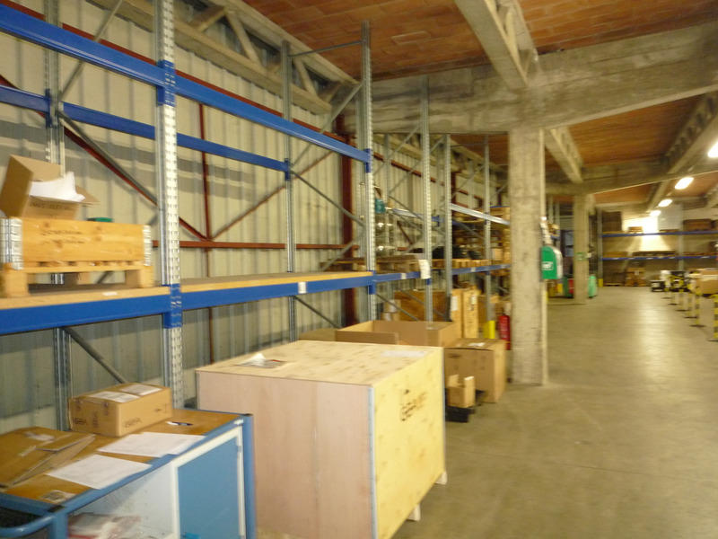 Entrepôt - 3 000 m² - 6 pièces