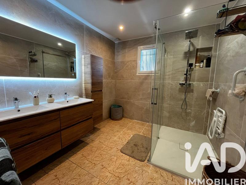 Maison - 205 m² - 9 pièces