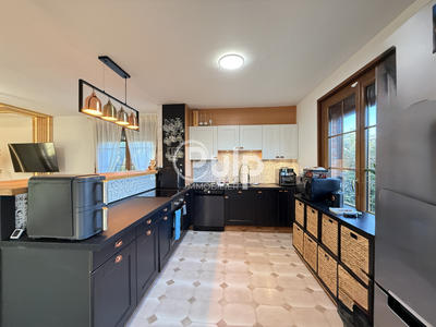 Maison - 140 m² - 5 pièces