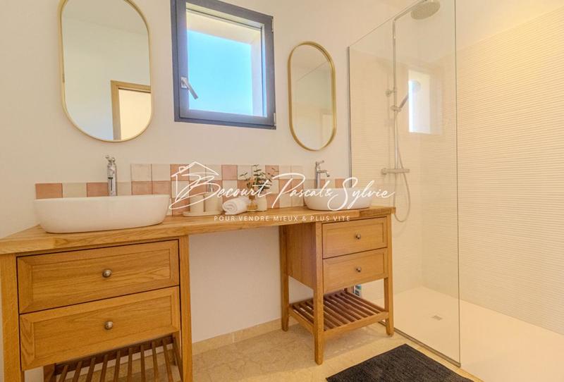 Maison - 180 m² - 7 pièces