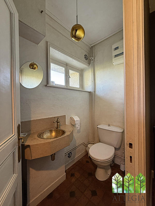 Maison - 220 m² - 7 pièces