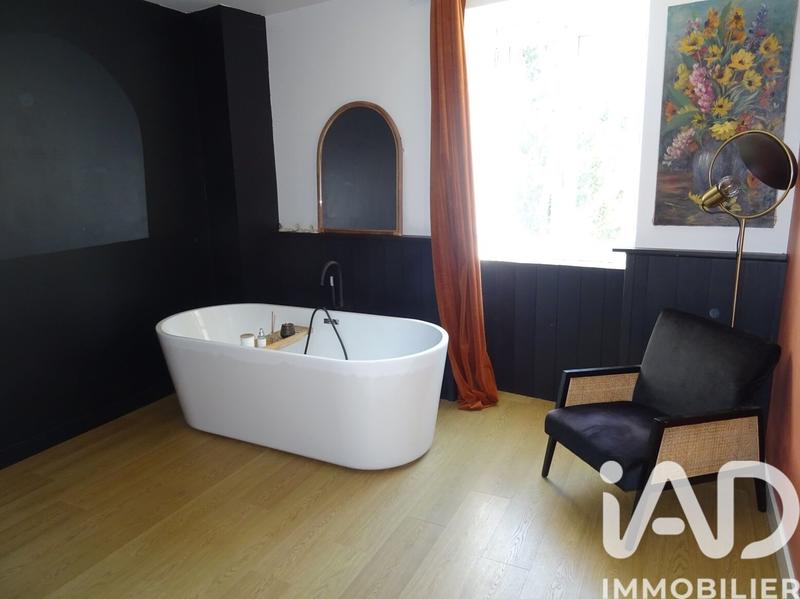 Maison - 340 m² - 8 pièces