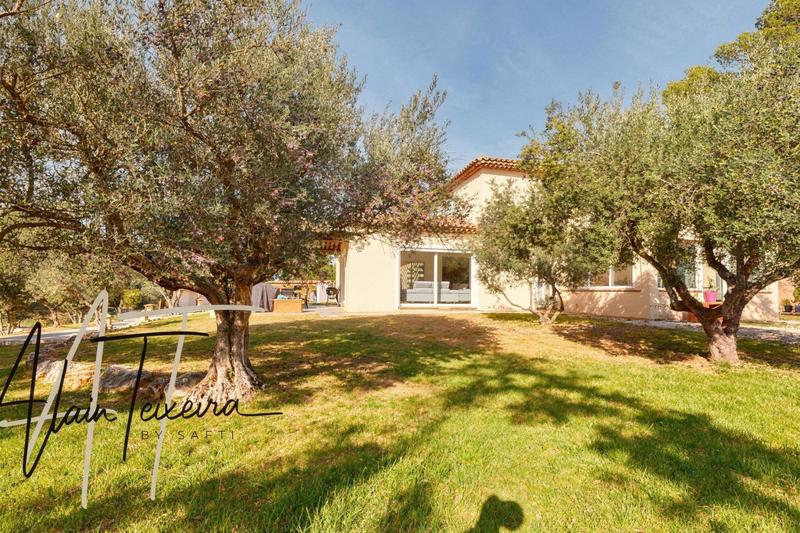 Maison - 207 m² - 7 pièces