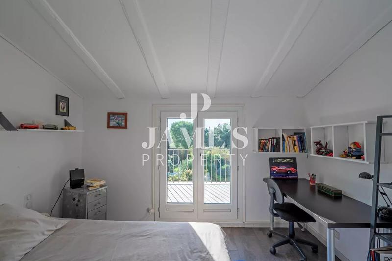 Maison - 210 m² - 8 pièces