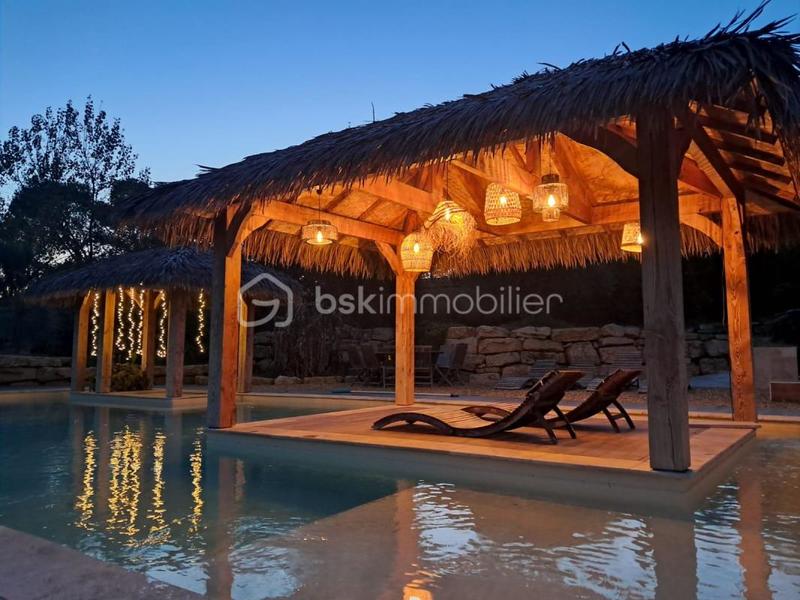 Propriété - 237 m² - 8 pièces