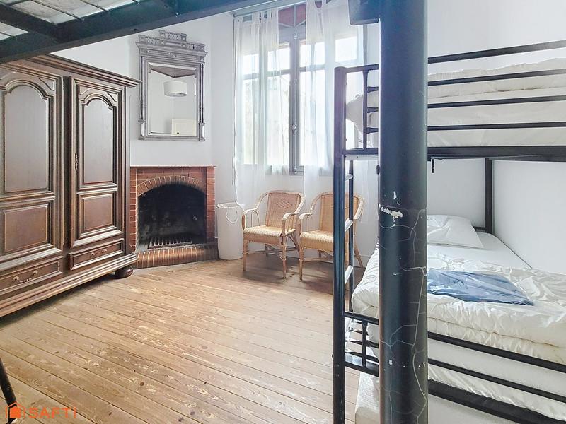 Villa - 300 m² - 17 pièces