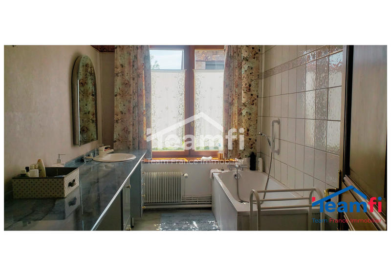 Maison - 260 m² - 11 pièces