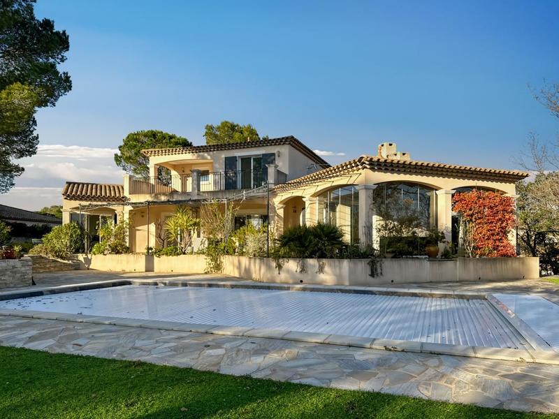 Maison - 192 m² - 6 pièces