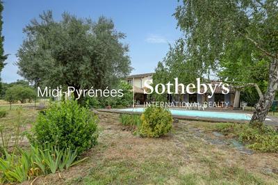 Maison - 307 m² - 9 pièces