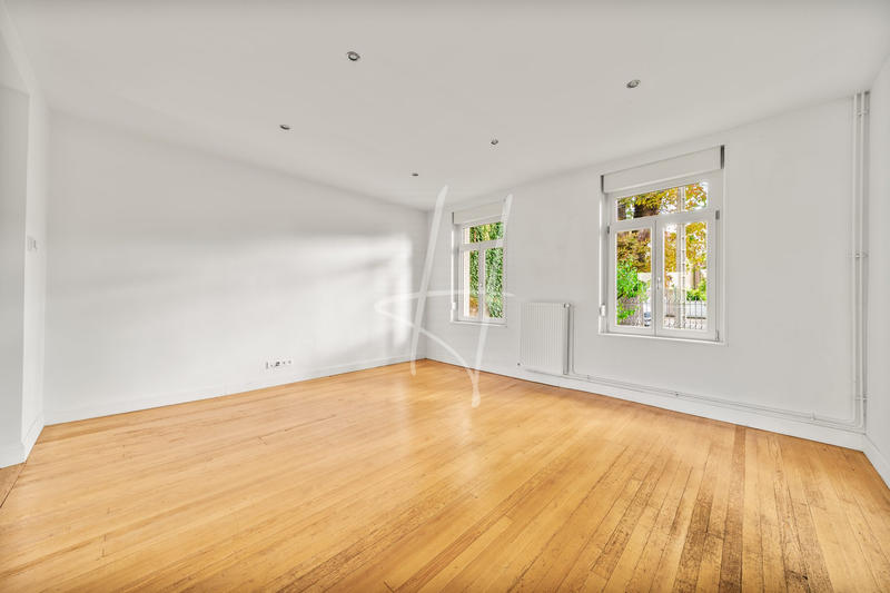 Maison - 220 m² - 9 pièces