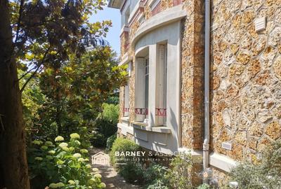 Maison - 418 m² - 10 pièces