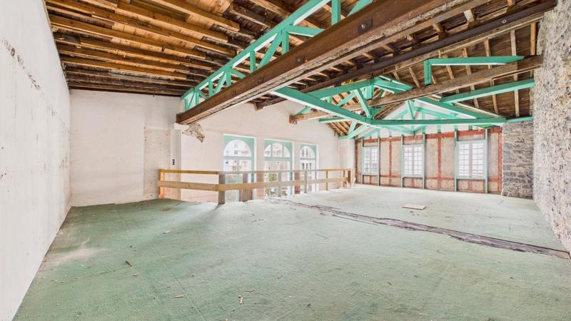 Maison - 320 m² - 10 pièces