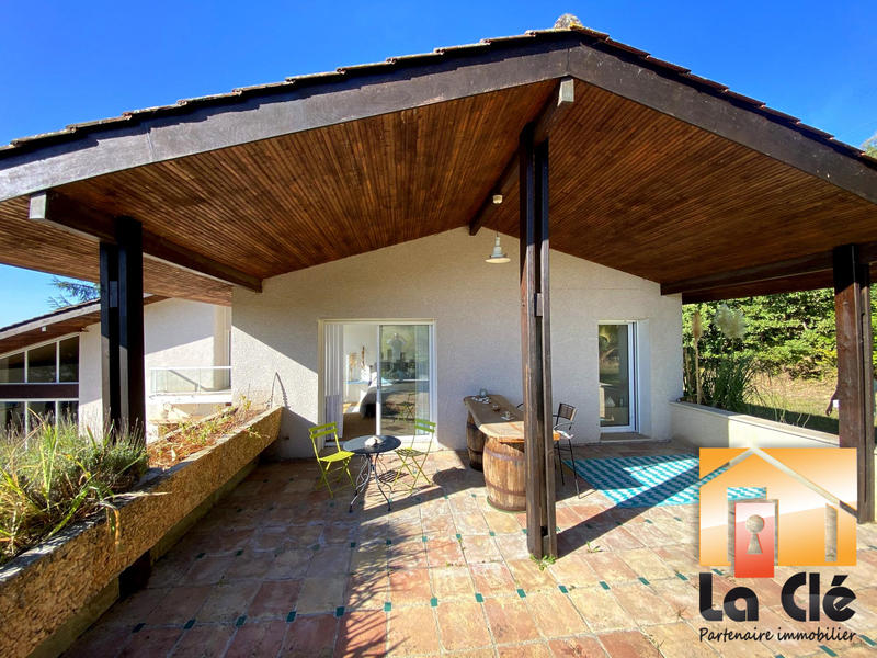 Maison - 455 m² - 9 pièces